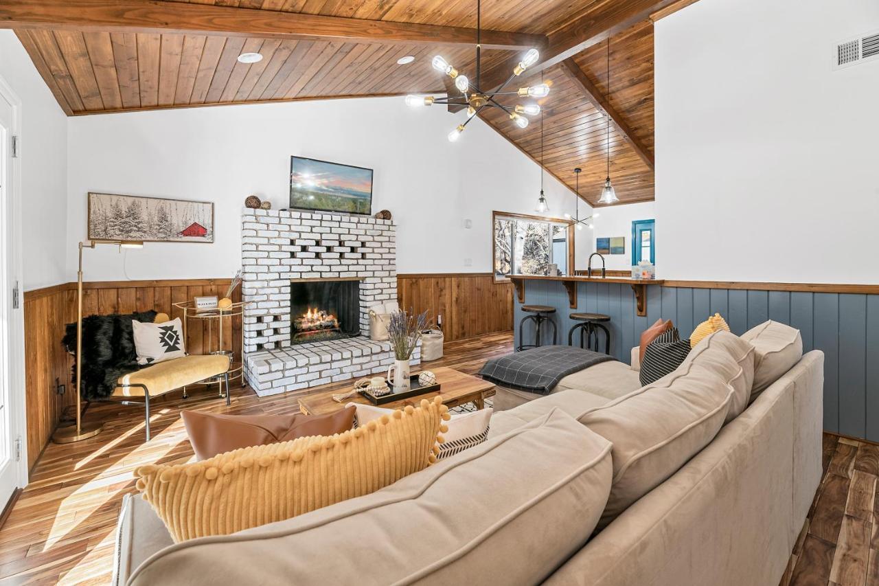 Yellow Pine Lodge - Charming Cottage Style Cabin With Peak-A-Boo Lake And Mountain Views 大熊湖 外观 照片