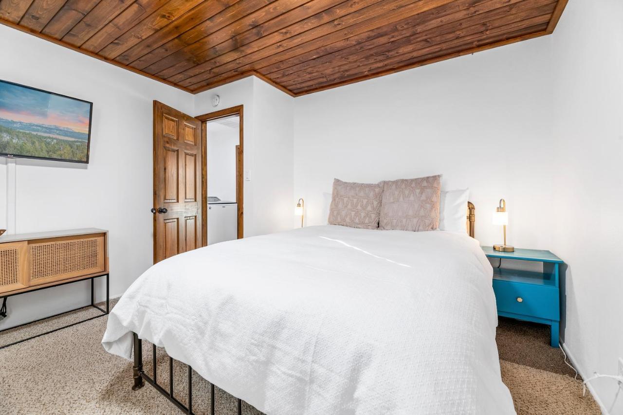Yellow Pine Lodge - Charming Cottage Style Cabin With Peak-A-Boo Lake And Mountain Views 大熊湖 外观 照片