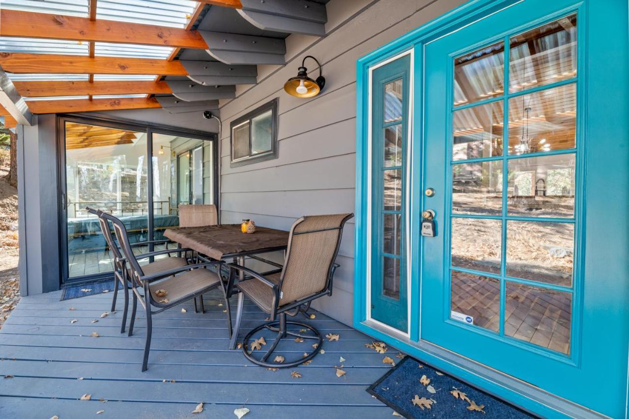 Yellow Pine Lodge - Charming Cottage Style Cabin With Peak-A-Boo Lake And Mountain Views 大熊湖 外观 照片